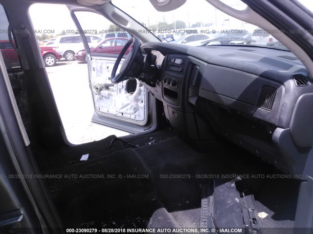 3D7KR28C85G749999 - 2005 DODGE RAM 2500 ST/SLT 灰色 照片 5