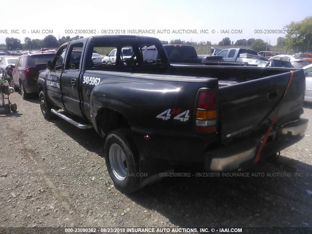 1GCJK33142F210945 - 2002 CHEVROLET SILVERADO K3500 BLACK photo 3