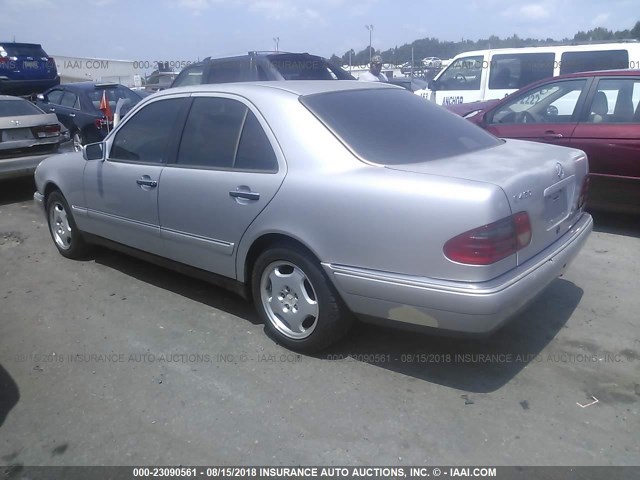 WDBJF70F4WA636387 - 1998 MERCEDES-BENZ E 430 SILVER photo 3