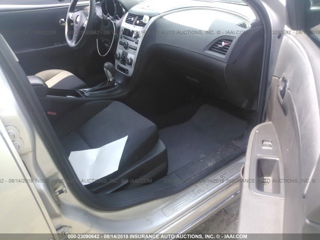 1G1ZC5E05AF167613 - 2010 CHEVROLET MALIBU 1LT SILVER photo 4