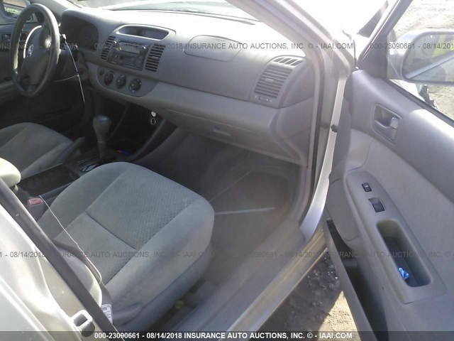 4T1BE32K04U793305 - 2004 TOYOTA CAMRY LE/XLE/SE Күміс фото 5