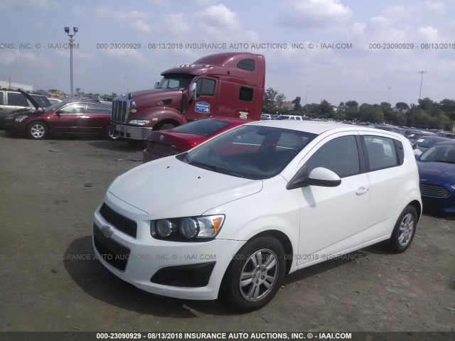 1G1JA6SH5C4157438 - 2012 CHEVROLET SONIC LS WHITE photo 2