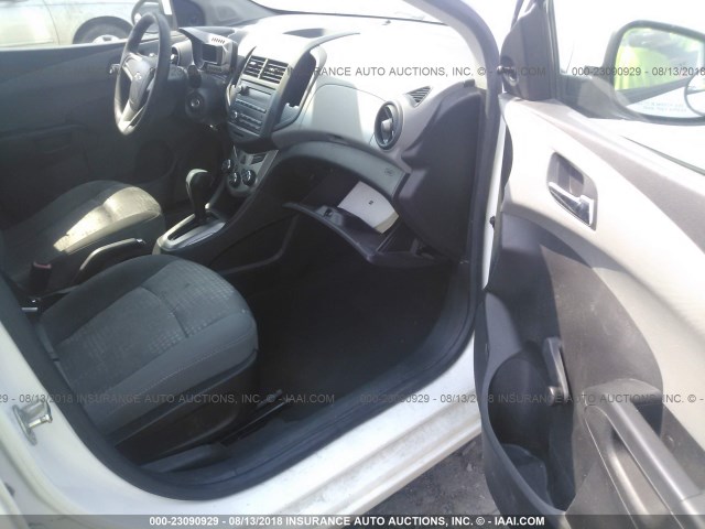 1G1JA6SH5C4157438 - 2012 CHEVROLET SONIC LS WHITE photo 5