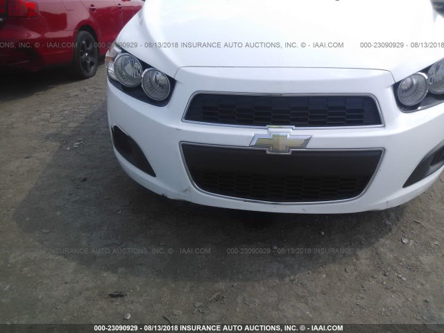 1G1JA6SH5C4157438 - 2012 CHEVROLET SONIC LS WHITE photo 6