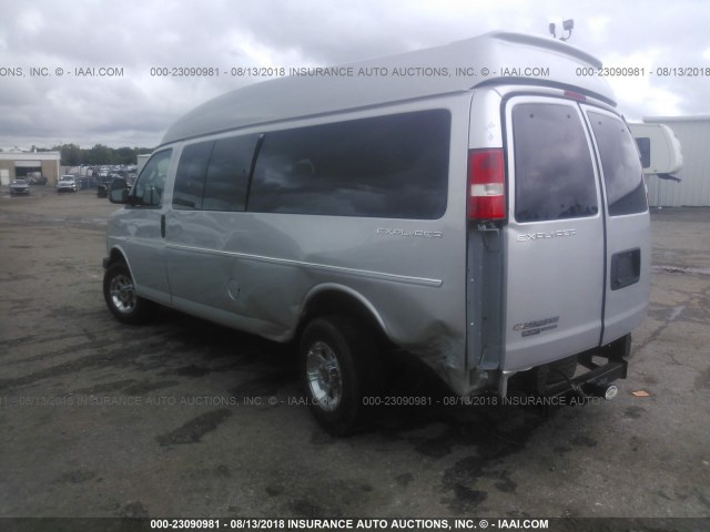 1GCWGBFG6G1128978 - 2016 CHEVROLET EXPRESS G2500  SILVER photo 3