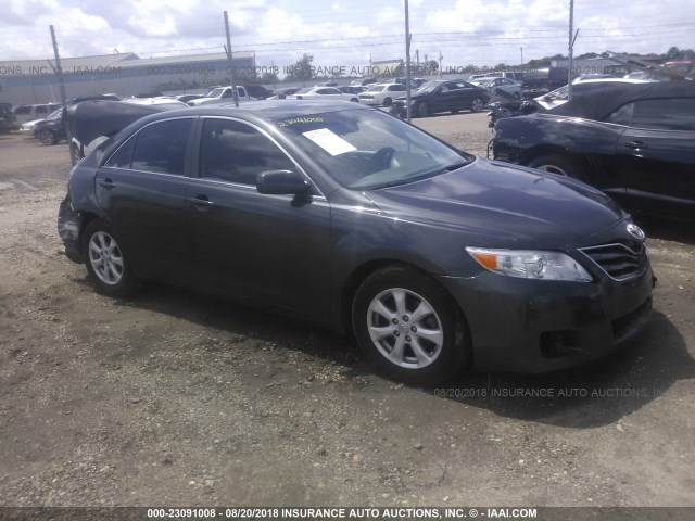 4T1BF3EKXBU631087 - 2011 TOYOTA CAMRY SE/LE/XLE ნაცრისფერი ფოტო 1