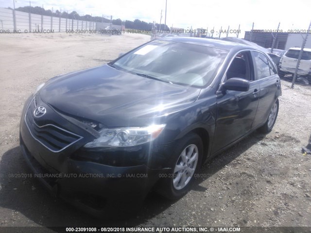 4T1BF3EKXBU631087 - 2011 TOYOTA CAMRY SE/LE/XLE ნაცრისფერი ფოტო 2
