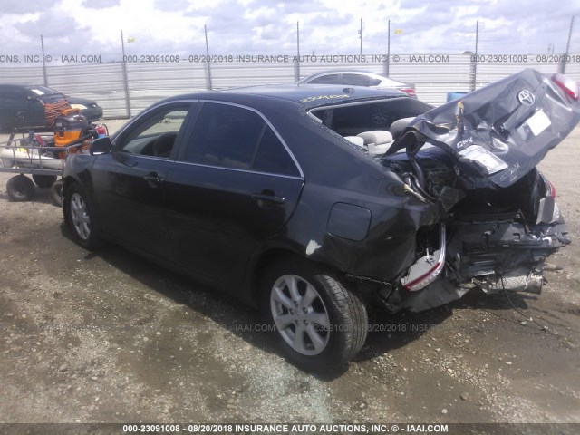 4T1BF3EKXBU631087 - 2011 TOYOTA CAMRY SE/LE/XLE ნაცრისფერი ფოტო 3