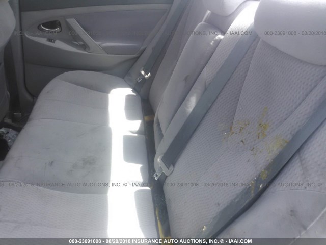 4T1BF3EKXBU631087 - 2011 TOYOTA CAMRY SE/LE/XLE ნაცრისფერი ფოტო 8