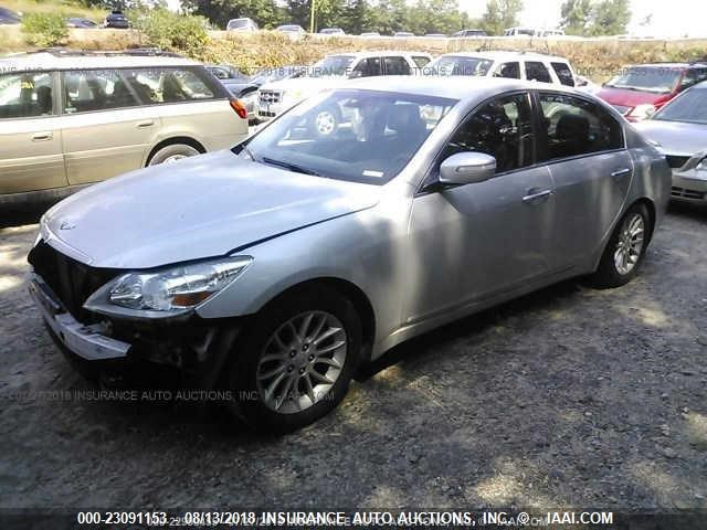 KMHGC4DE1BU131335 - 2011 HYUNDAI GENESIS 3.8L SILVER photo 2