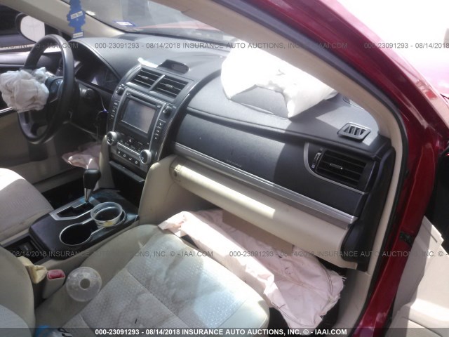 4T1BF1FKXCU526599 - 2012 TOYOTA CAMRY SE/LE/XLE 红色 照片 5