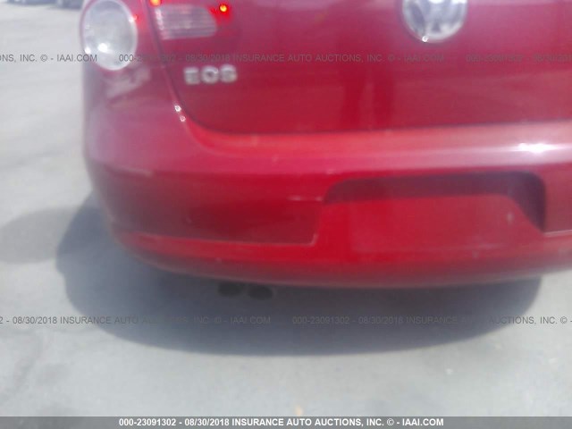 WVWAA71F37V028529 - 2007 VOLKSWAGEN EOS RED photo 7