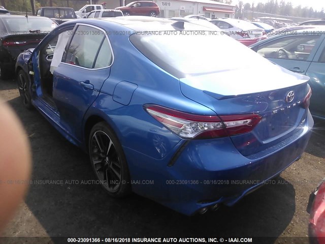 4T1BZ1HK4JU002558 - 2018 TOYOTA CAMRY XSE/XLE BLUE photo 3