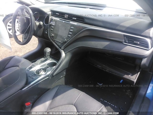 4T1BZ1HK4JU002558 - 2018 TOYOTA CAMRY XSE/XLE BLUE photo 5