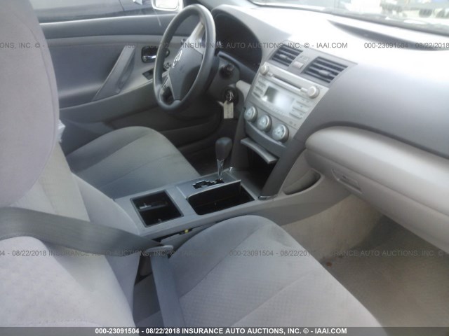 4T1BE46KX9U380556 - 2009 TOYOTA CAMRY SE/LE/XLE 银色 照片 5
