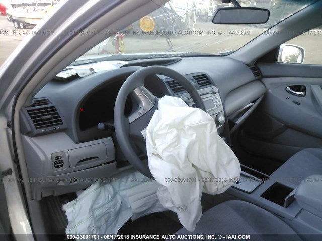 4T4BF3EK4AR059017 - 2010 TOYOTA CAMRY SE/LE/XLE 银色 照片 5
