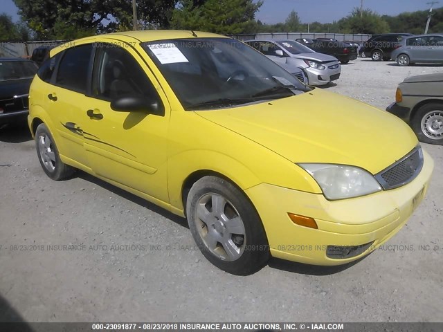 3FAFP37N65R122853 - 2005 FORD FOCUS ZX5 YELLOW photo 1