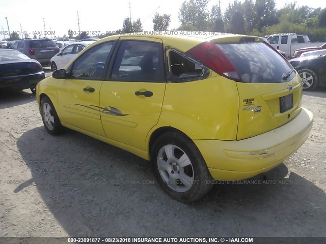 3FAFP37N65R122853 - 2005 FORD FOCUS ZX5 YELLOW photo 3