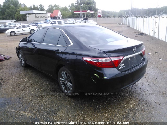 4T1BF1FK6GU140266 - 2016 TOYOTA CAMRY LE/XLE/SE/XSE 黑色 照片 3
