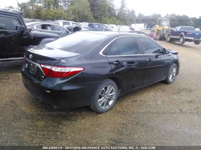 4T1BF1FK6GU140266 - 2016 TOYOTA CAMRY LE/XLE/SE/XSE 黑色 照片 4