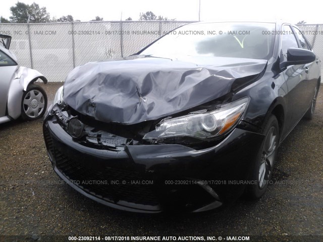 4T1BF1FK6GU140266 - 2016 TOYOTA CAMRY LE/XLE/SE/XSE 黑色 照片 6