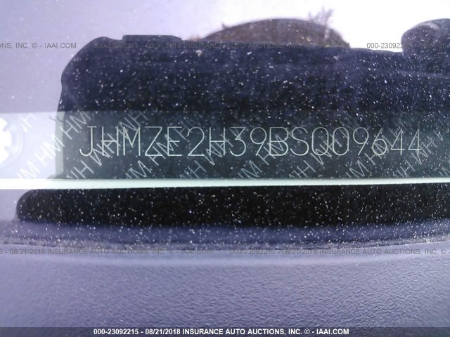 JHMZE2H39BS009644 - 2011 HONDA INSIGHT WHITE photo 9