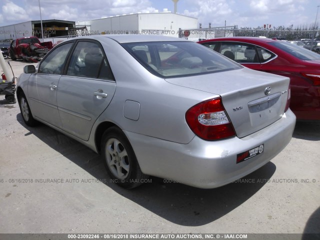 4T1BE32KX3U142195 - 2003 TOYOTA CAMRY LE/XLE/SE Gümüş foto 3
