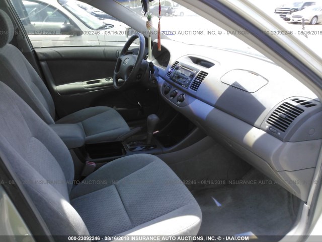 4T1BE32KX3U142195 - 2003 TOYOTA CAMRY LE/XLE/SE Gümüş foto 5