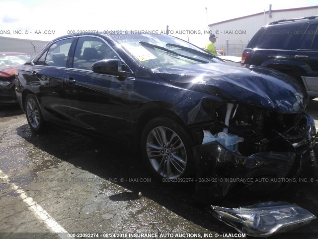 4T1BF1FK3HU281765 - 2017 TOYOTA CAMRY LE/XLE/SE/XSE 黑色 照片 1