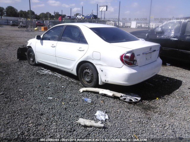 4T1BE32K72U061072 - 2002 TOYOTA CAMRY LE/XLE/SE 白色 照片 3