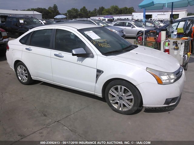 1FAHP35N58W300121 - 2008 FORD FOCUS SE/SEL/SES WHITE photo 1