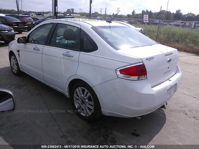 1FAHP35N58W300121 - 2008 FORD FOCUS SE/SEL/SES WHITE photo 3