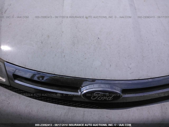 1FAHP35N58W300121 - 2008 FORD FOCUS SE/SEL/SES WHITE photo 6