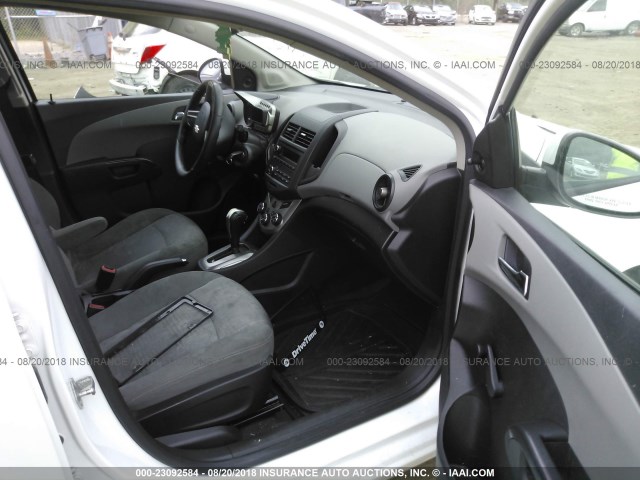 1G1JA6SH4C4164056 - 2012 CHEVROLET SONIC LS WHITE photo 5