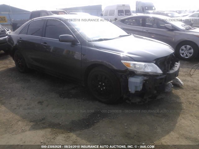 4T1BF3EK5AU004831 - 2010 TOYOTA CAMRY SE/LE/XLE ნაცრისფერი ფოტო 1