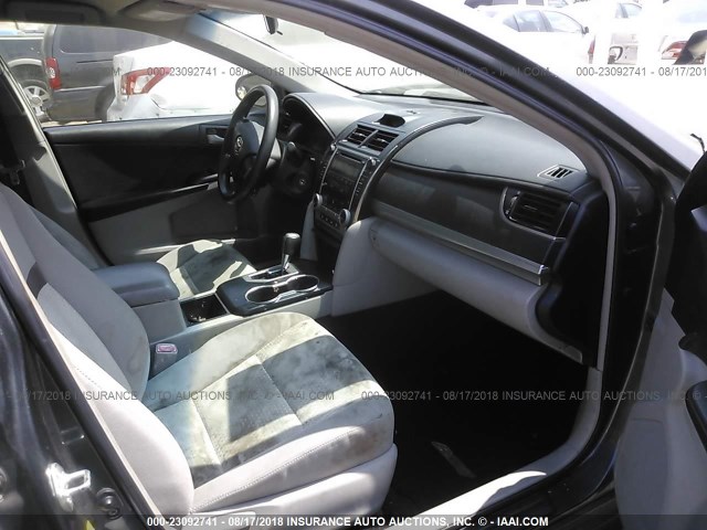 4T4BF1FKXCR162044 - 2012 TOYOTA CAMRY SE/LE/XLE GRAY photo 5