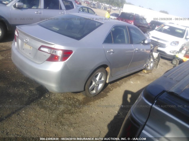 4T1BF1FK2DU284358 - 2013 TOYOTA CAMRY L/SE/LE/XLE Gümüş foto 4