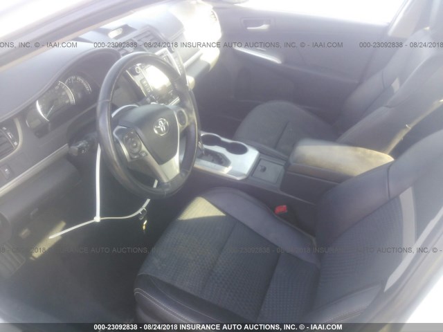 4T1BF1FK2DU284358 - 2013 TOYOTA CAMRY L/SE/LE/XLE Gümüş foto 5