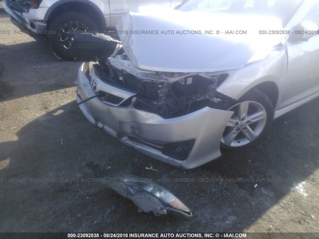 4T1BF1FK2DU284358 - 2013 TOYOTA CAMRY L/SE/LE/XLE Gümüş foto 6