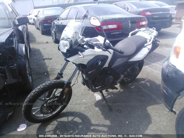 WB1018907BZY93729 - 2011 BMW G650 GS WHITE photo 2