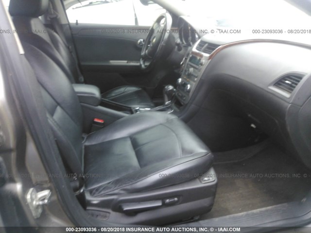 1G1ZG5E71CF254039 - 2012 CHEVROLET MALIBU LTZ 灰色 照片 5