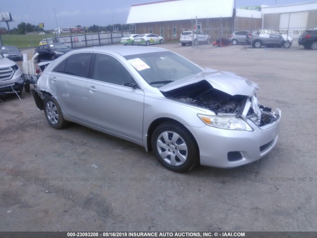 4T4BF3EK1AR047052 - 2010 TOYOTA CAMRY SE/LE/XLE ვერცხლისფერი ფოტო 1