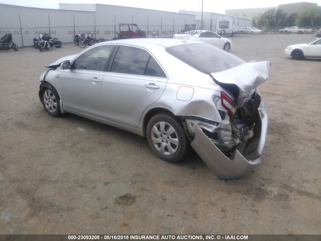 4T4BF3EK1AR047052 - 2010 TOYOTA CAMRY SE/LE/XLE ვერცხლისფერი ფოტო 3