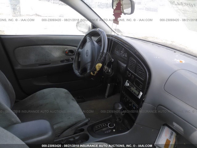 KNAFB121615036602 - 2001 KIA SEPHIA LS GRAY photo 5