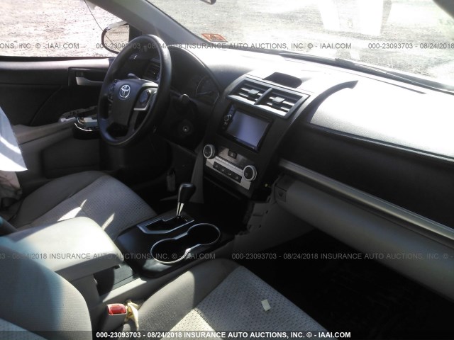 4T1BF1FK8DU250344 - 2013 TOYOTA CAMRY L/SE/LE/XLE Gümüş foto 5