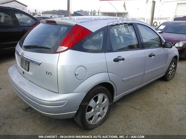 1FAFP34361W227614 - 2001 FORD FOCUS SE/SE SPORT SILVER photo 4