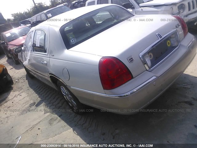 1LNHM83W54Y661936 - 2004 LINCOLN TOWN CAR ULTIMATE CREAM photo 3