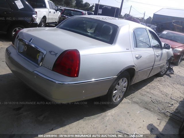 1LNHM83W54Y661936 - 2004 LINCOLN TOWN CAR ULTIMATE CREAM photo 4