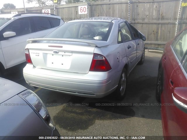 1FAFP34N27W306451 - 2007 FORD FOCUS ZX4/S/SE/SES 银色 照片 4