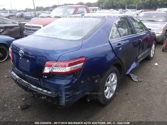 4T4BF3EK4BR125213 - 2011 TOYOTA CAMRY SE/LE/XLE მუქი ლურჯი ფოტო 4